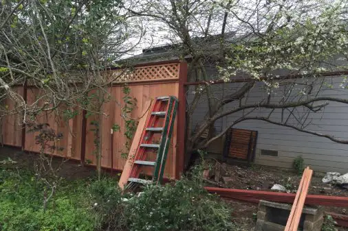 Fence Repair<br />
